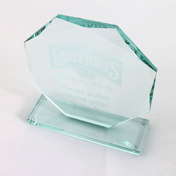 14.5 x 14.5cm Jade Glass Facetted Octagon Award – Engraved